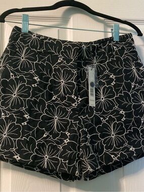 🖤NEW ‘Tahari’ Adorable Embroidered Shorts Size 6